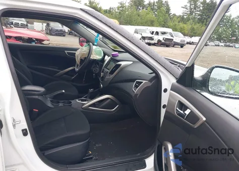 2016 Hyundai Veloster z USA, uszkodzony, nr VIN KMHTC6AD0GU295527